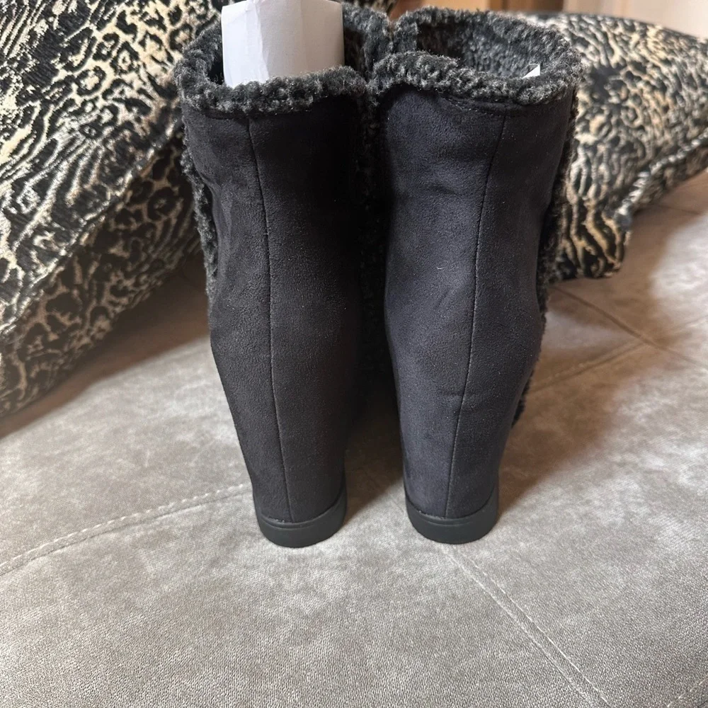 Shoe Dazzle Black Winter Rain Boots with Furry Lining